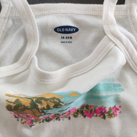 Bundle Old Navy Baby Girl 3 one piece and 2 shorts Size 12-18M - Picture 3 of 12